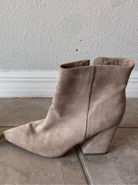 Women's Pointed Toe Ankle Boots in Taupe